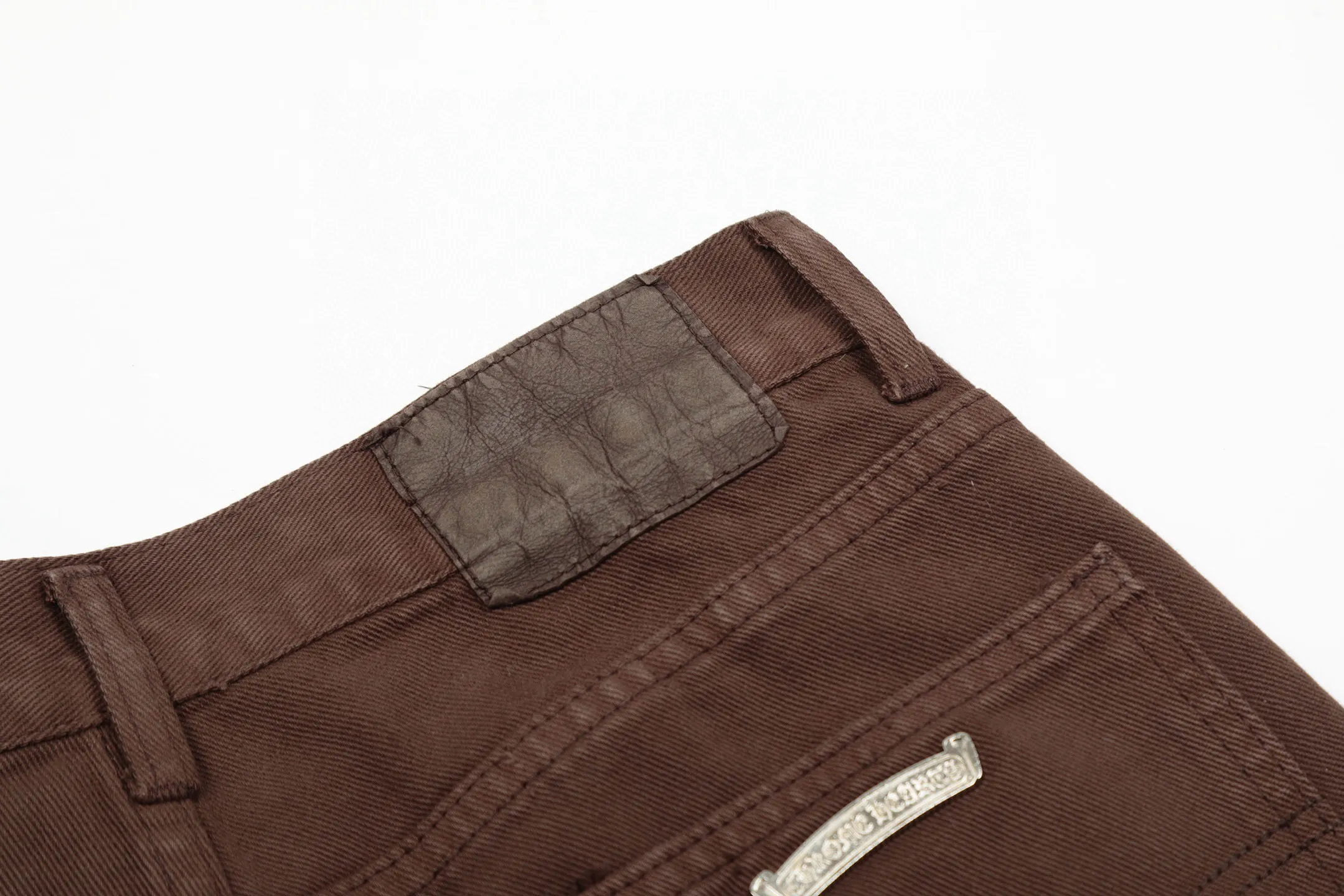 P270 💰 (Top version) Chrome hearts CH brown zebra pattern cross-patterned leather jeans, truly restoring the ultimate texture of Vintage, special Italian cowhide printing and cutting, custom-made sheepskin three-layer thick line leather, whole splicing in heavy water washing process, craftsmen hand-splashed ink, you can see the details, three-dimensional cutting version, loose and comfortable, not flattering on the figure, tall and slim, factory Seiko, original quality control, same style for men and women, can be matched with couples, versatile recommendation Essential jeans for all seasons Color: Brown Size: 28-30-32-34 (corresponds to S-M-L-XL)